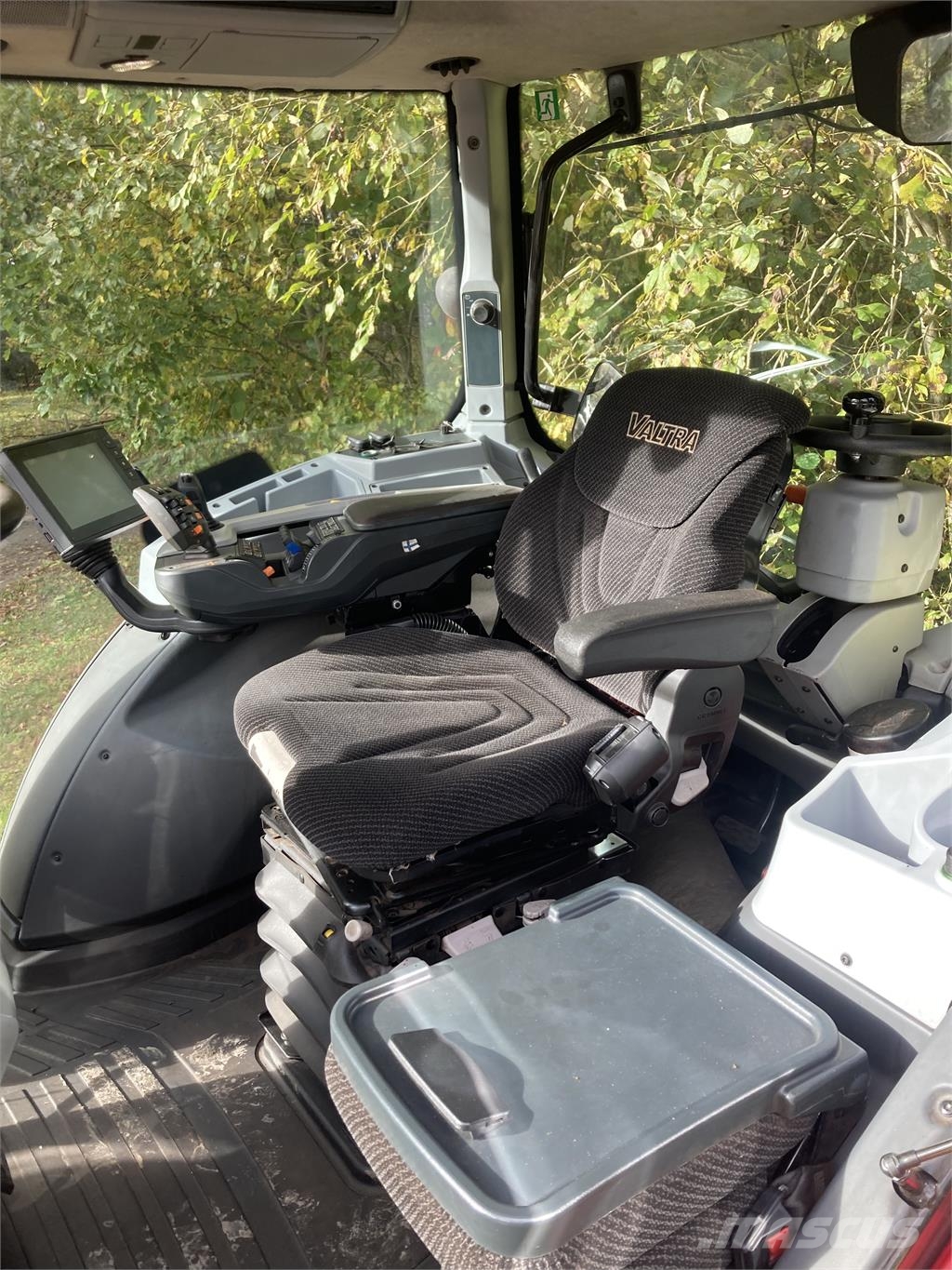 Valtra T234 VERSU TRAKTOR FR.LYFT Traktorer
