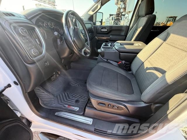 Chevrolet Silverado 2500HD Vieglais kravas automobilis/izkraušana no sāniem