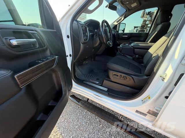 Chevrolet Silverado 2500HD Vieglais kravas automobilis/izkraušana no sāniem
