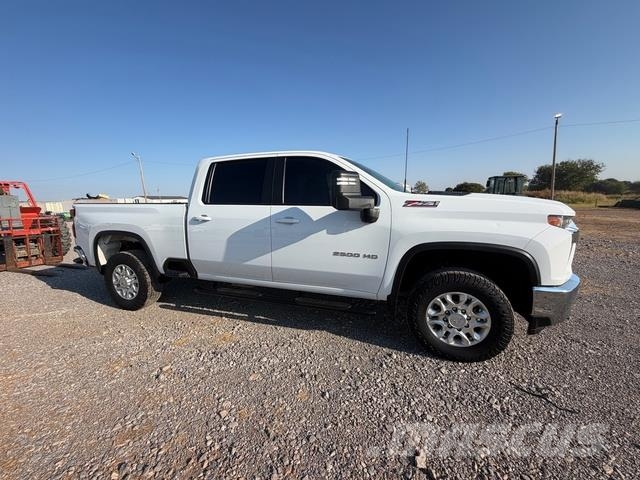 Chevrolet Silverado 2500HD Vieglais kravas automobilis/izkraušana no sāniem