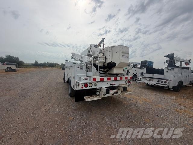 Ford F-550 دلاء