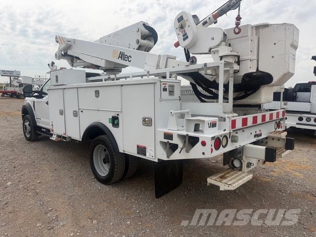 Ford F-550 دلاء
