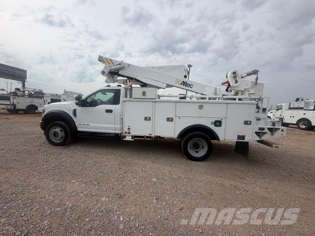 Ford F-550 دلاء