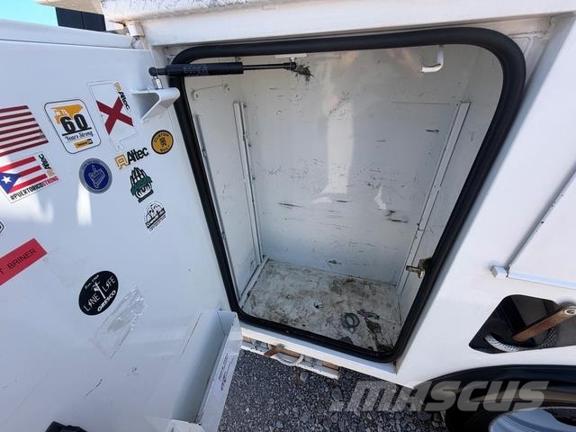Ford F550 دلاء