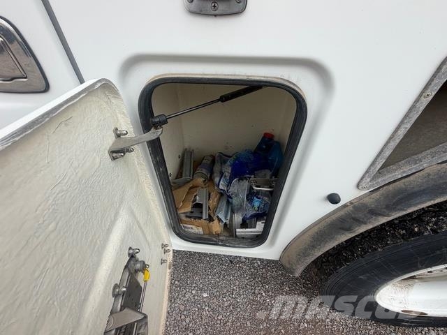Freightliner M2-106 トラック高所作業車