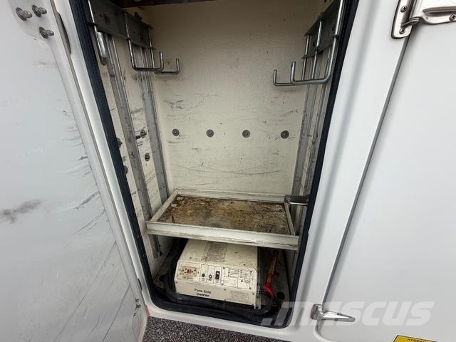 Freightliner M2-106 トラック高所作業車