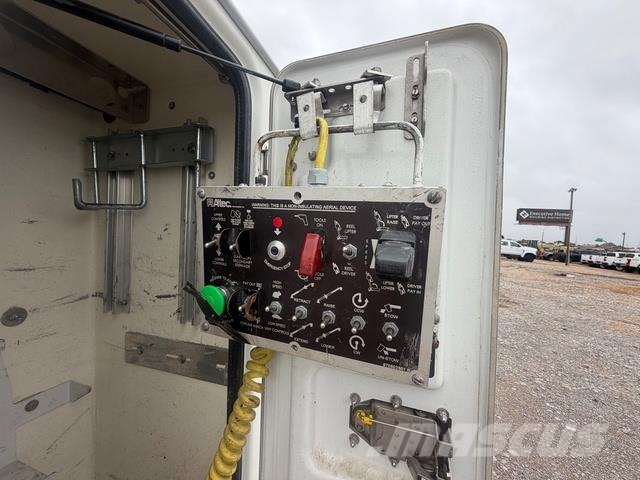 Freightliner M2-106 トラック高所作業車