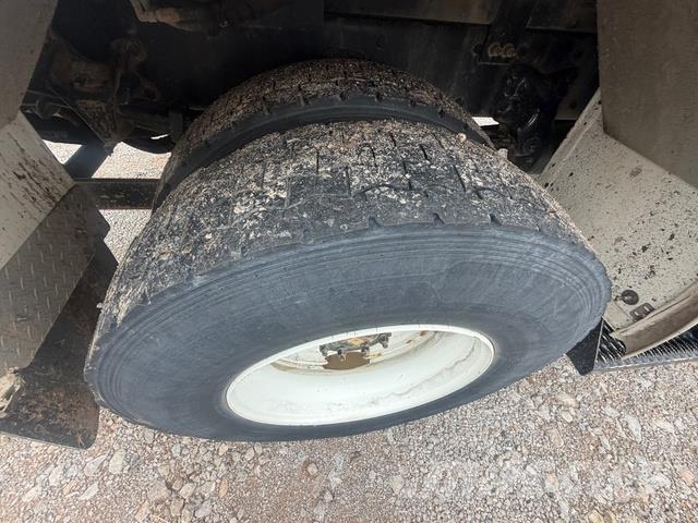Freightliner M2-106 トラック高所作業車