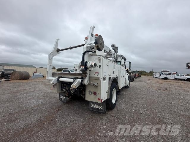 Freightliner M2-106 トラック高所作業車