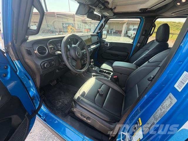 Jeep Gladiator Kis teherszállító/Platós kocsi