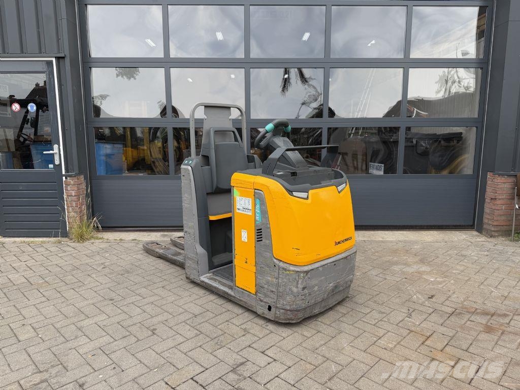 Jungheinrich ECE220 Stand-in stackers