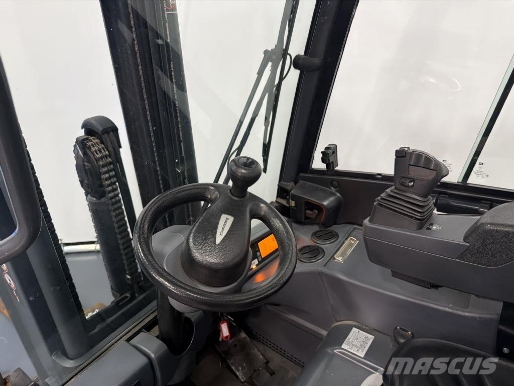 Jungheinrich EFG 320 Elektriskie autoiekrāvēji