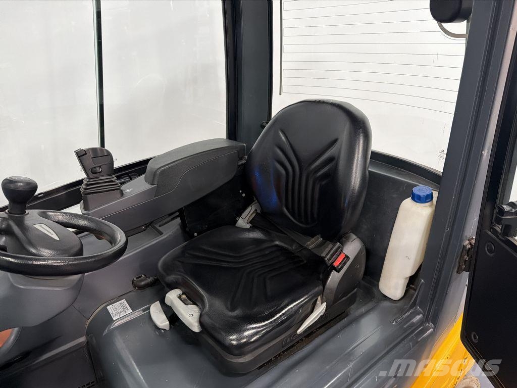 Jungheinrich EFG 320 Elektriskie autoiekrāvēji