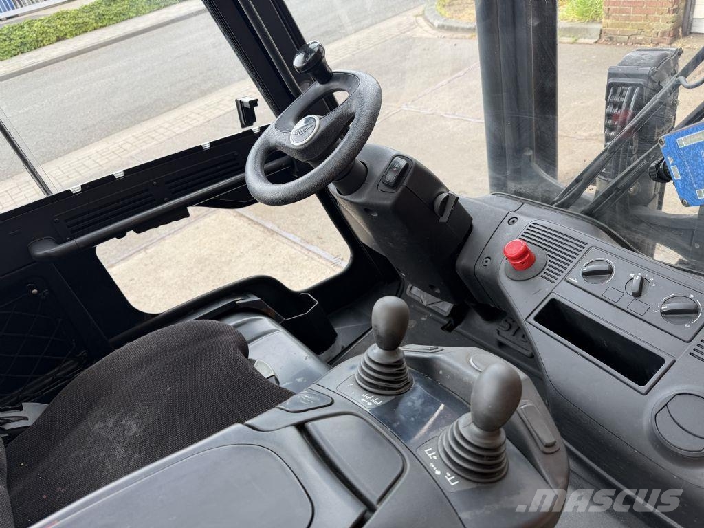 Linde E30-01 Electric forklifts