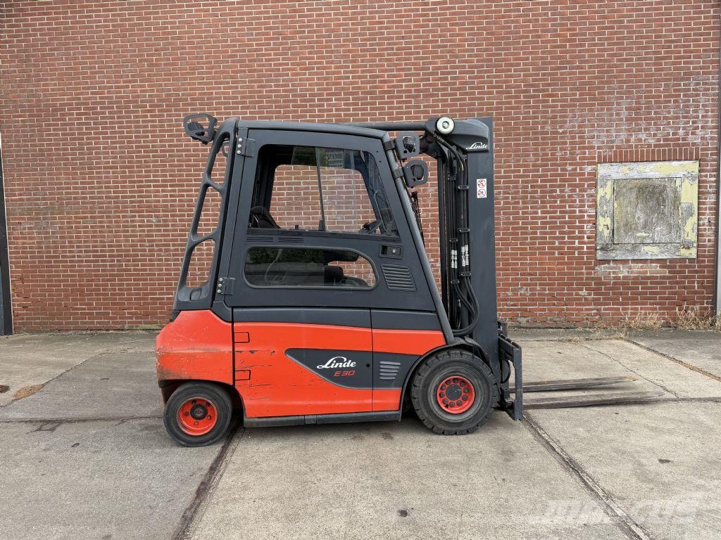 Linde E30-01 Electric forklifts