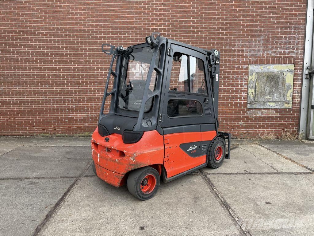 Linde E30-01 Electric forklifts