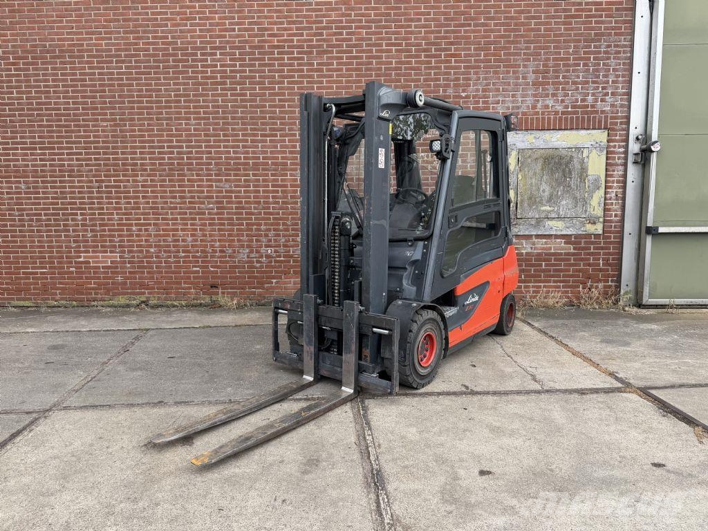 Linde E30-01 Electric forklifts