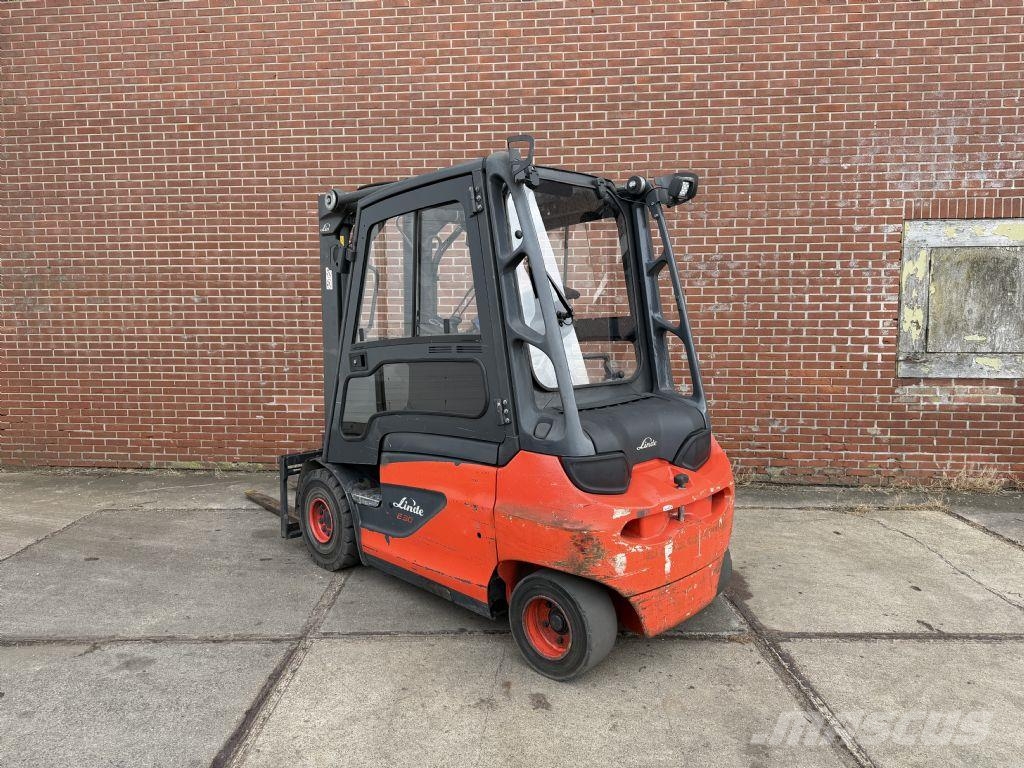 Linde E30-01 Electric forklifts