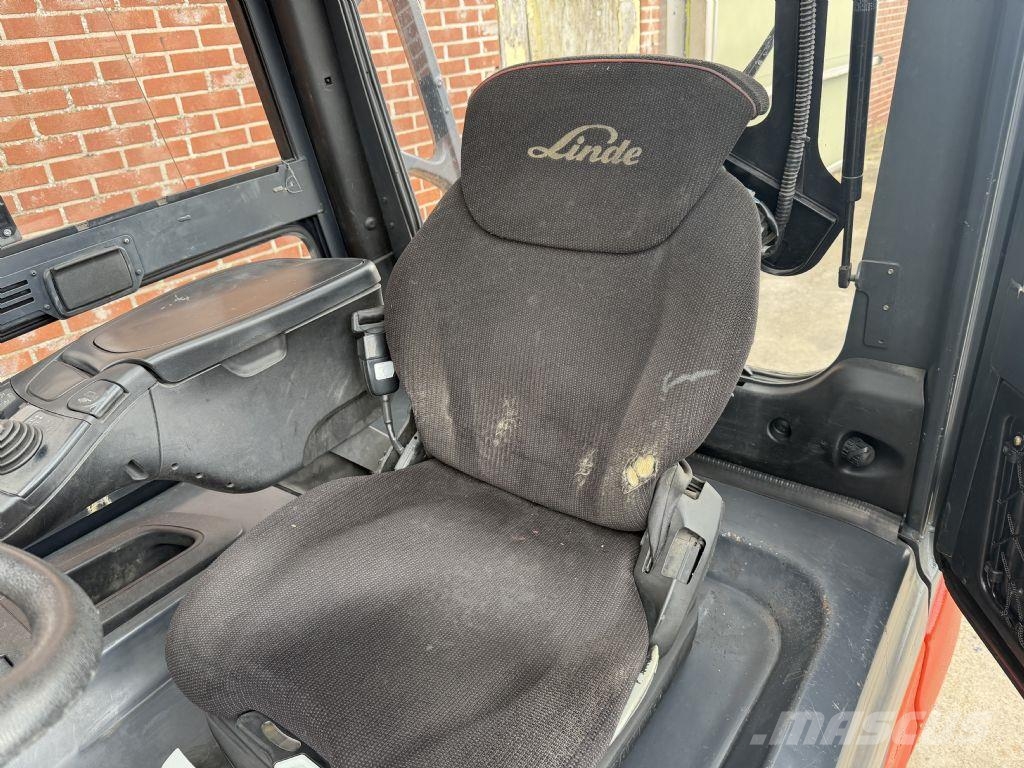 Linde E30-01 Electric forklifts