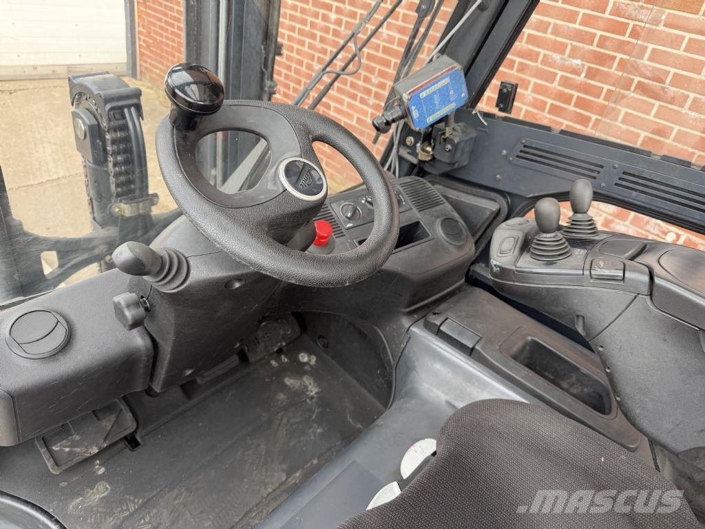 Linde E30-01 Electric forklifts