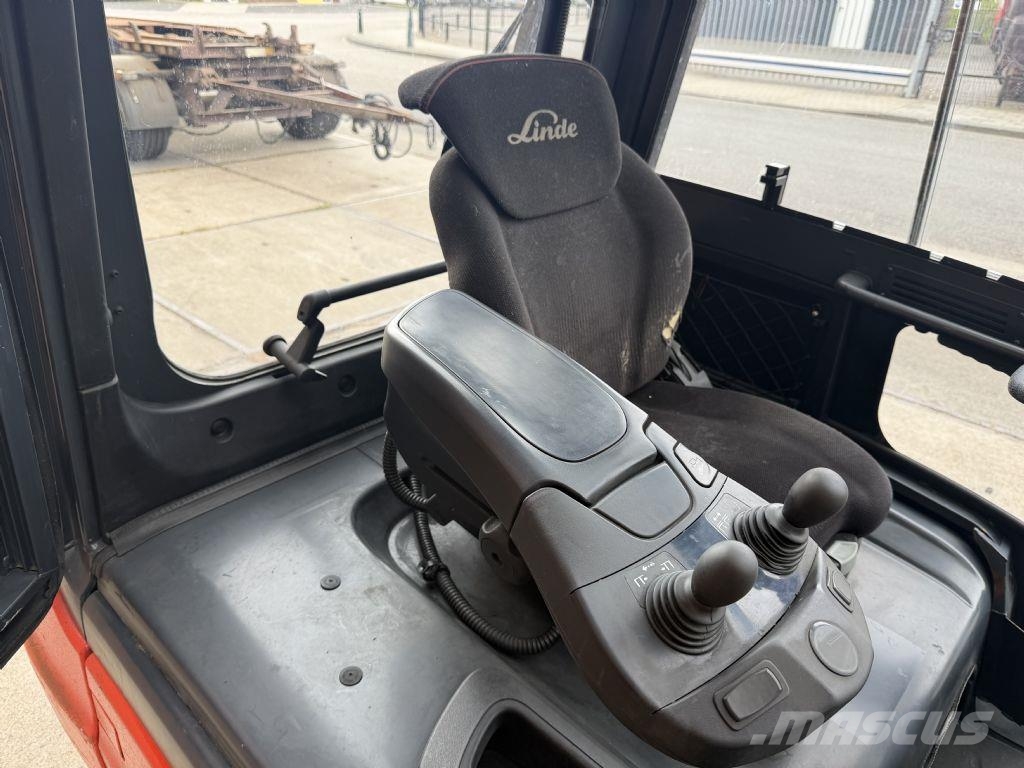 Linde E30-01 Electric forklifts