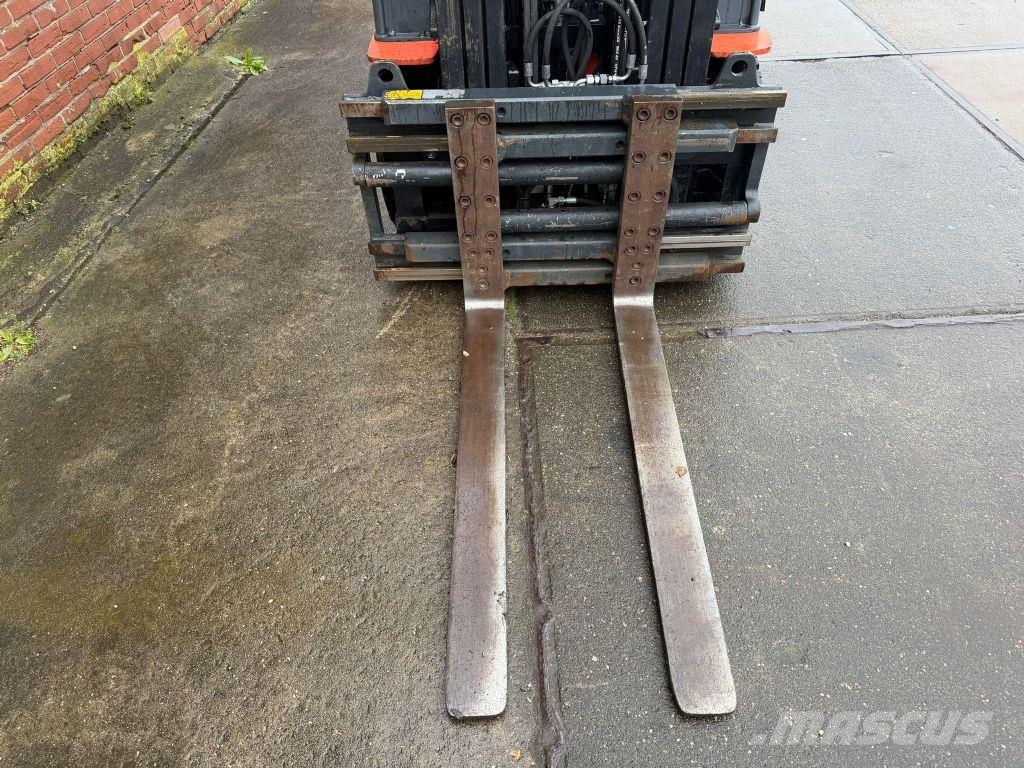 Toyota 8FBMT25 Electric forklifts