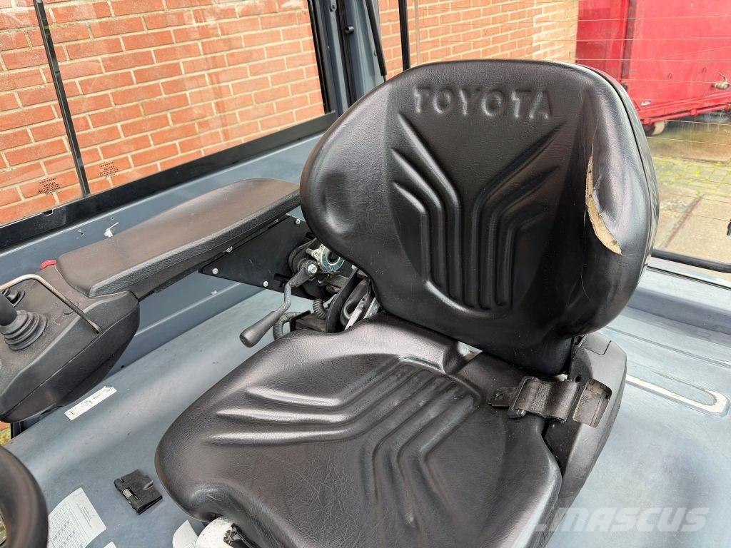 Toyota 8FBMT25 Electric forklifts