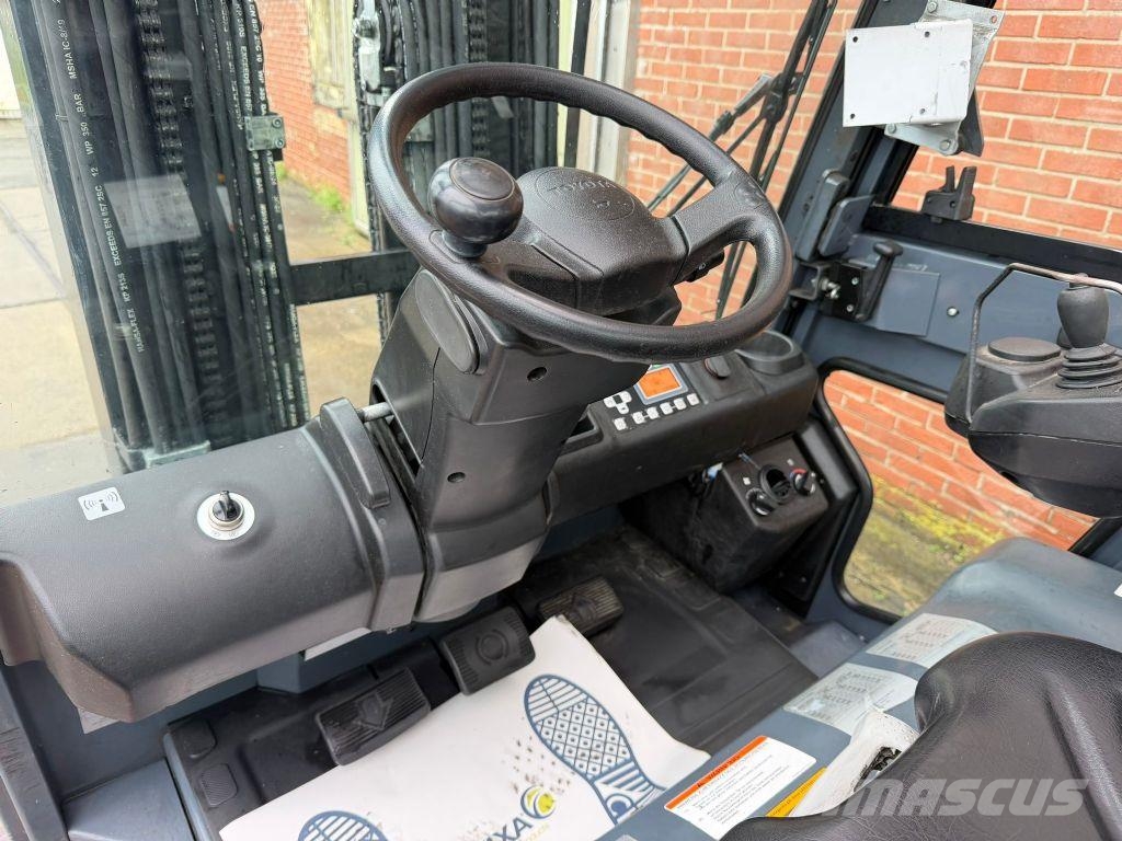 Toyota 8FBMT25 Electric forklifts