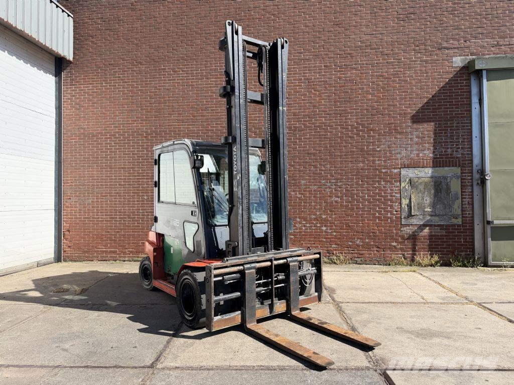 Toyota 8FBMT50 Electric forklifts