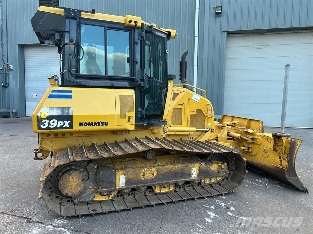 Komatsu D39 PX Bulldozer ماكينات زراعية - غير ذلك