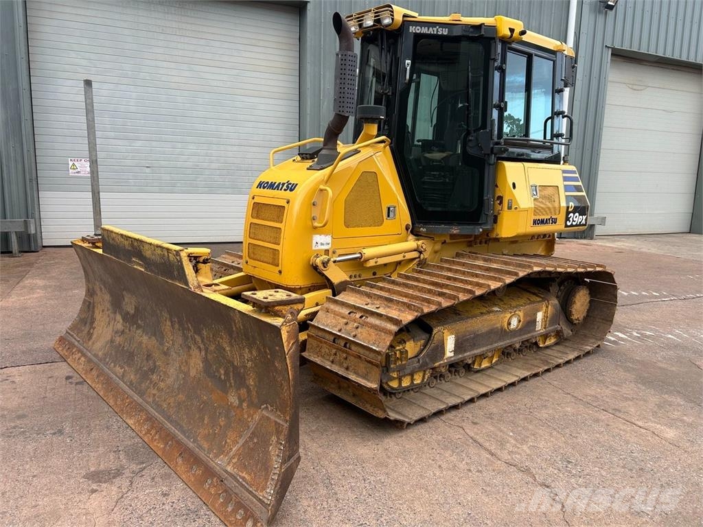 Komatsu D39 PX Bulldozer ماكينات زراعية - غير ذلك