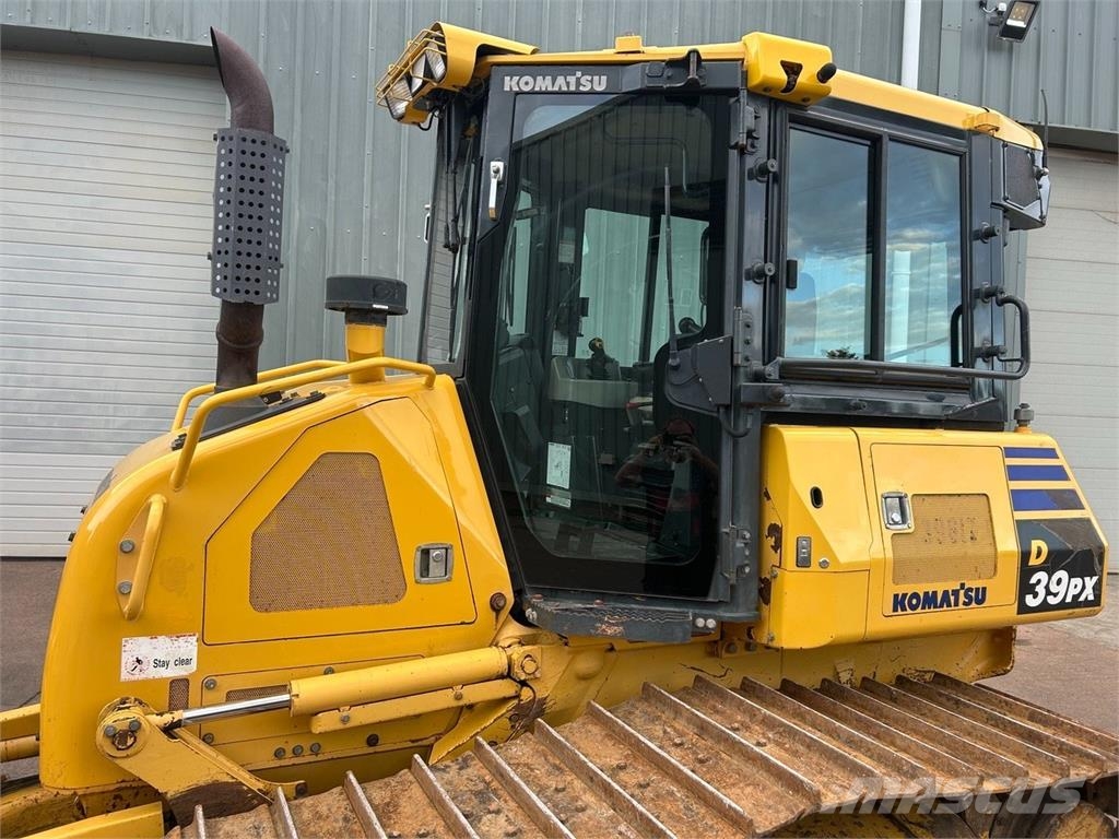 Komatsu D39 PX Bulldozer ماكينات زراعية - غير ذلك