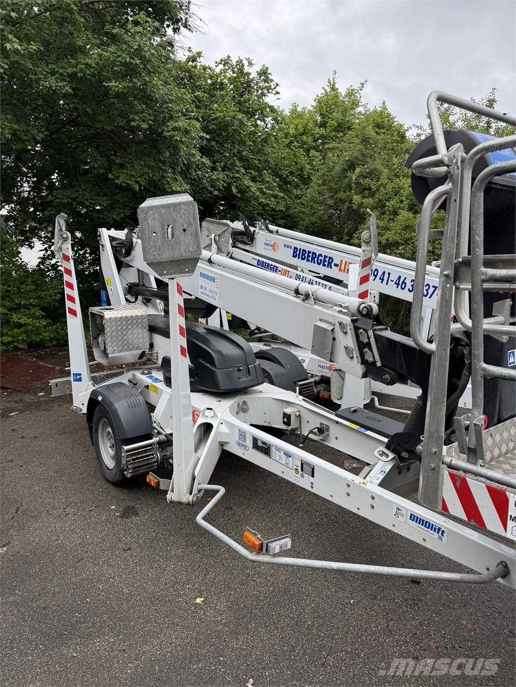 Dino 135 T 트레일러 탑재 고소작업대