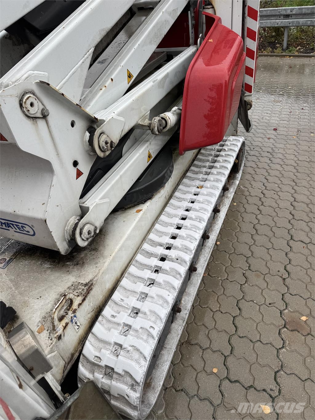 Dino 220 XTC Compact self-propelled boom lifts