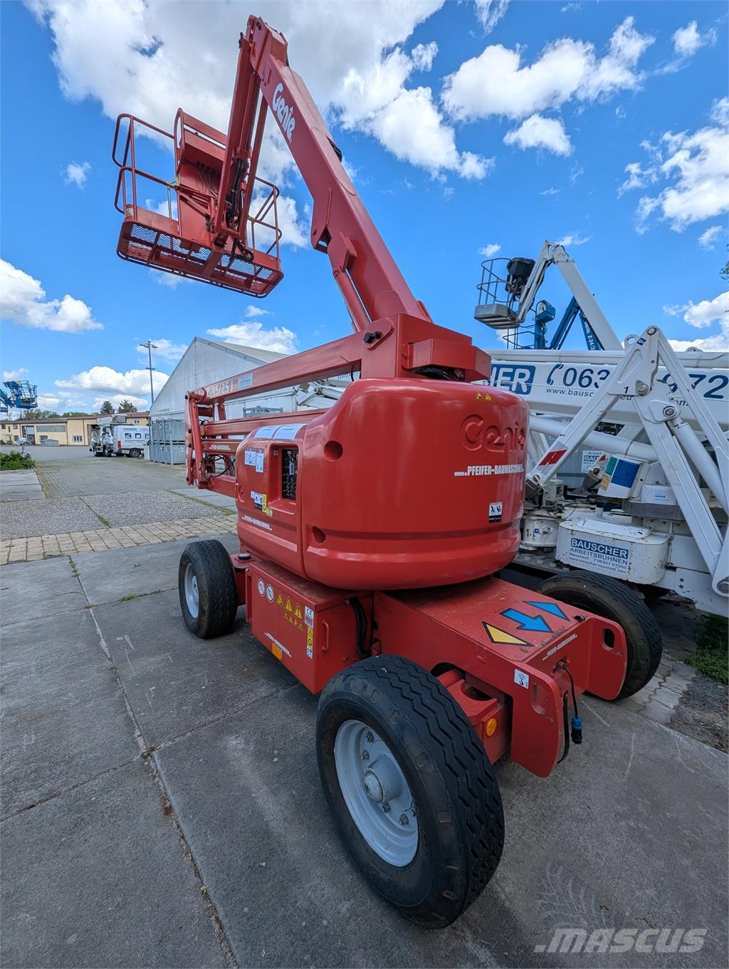 Genie Z-45/25 J DC Ant priekabų montuojamos kėlimo platformos