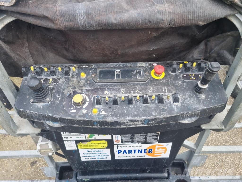 JLG 1250 AJP Kĺbové plošiny