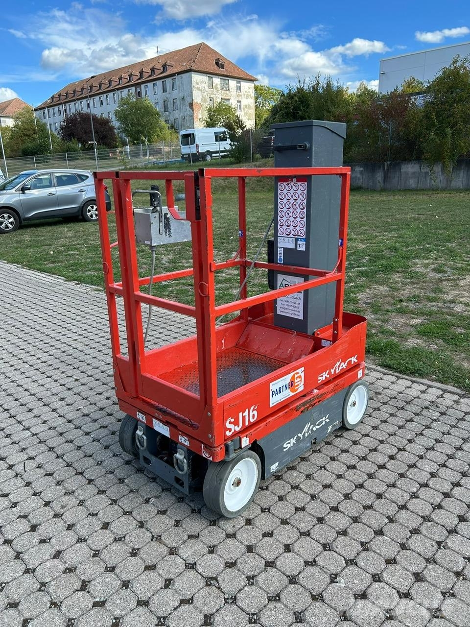 SkyJack SJ16 Kompakt kendinden tahrikli personel platformları