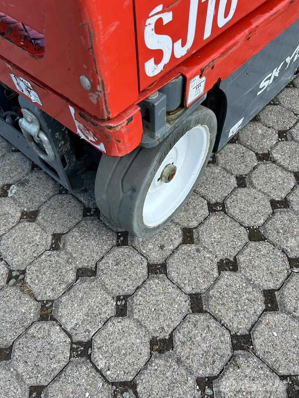 SkyJack SJ16 Kompakt kendinden tahrikli personel platformları