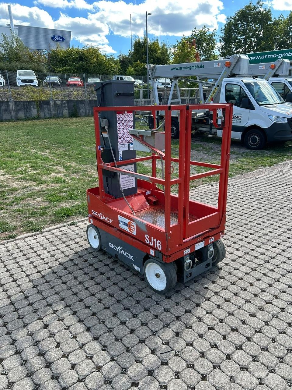 SkyJack SJ16 Kompakt kendinden tahrikli personel platformları