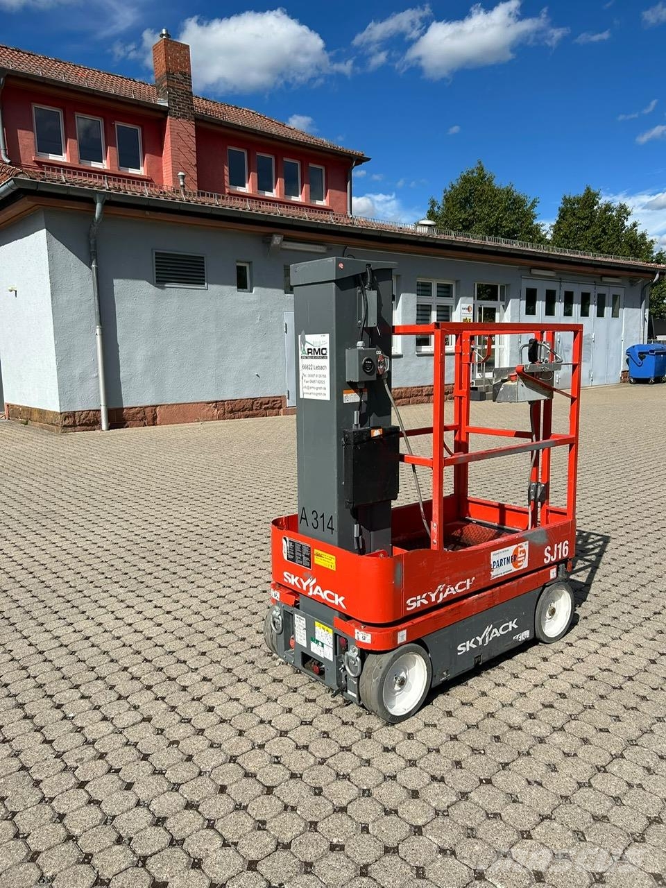 SkyJack SJ16 Kompakt kendinden tahrikli personel platformları