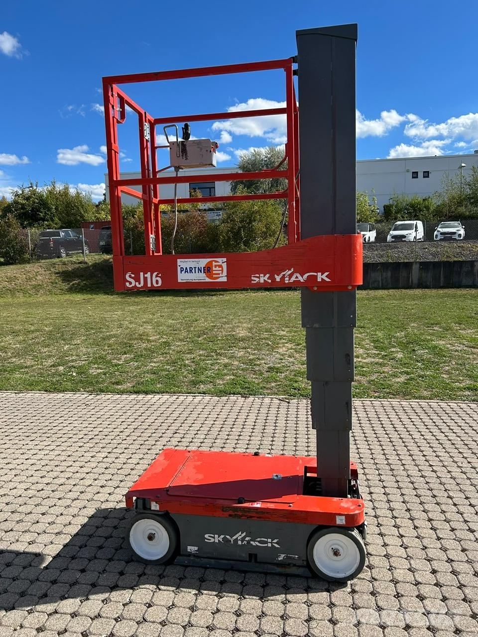 SkyJack SJ16 Kompakt kendinden tahrikli personel platformları