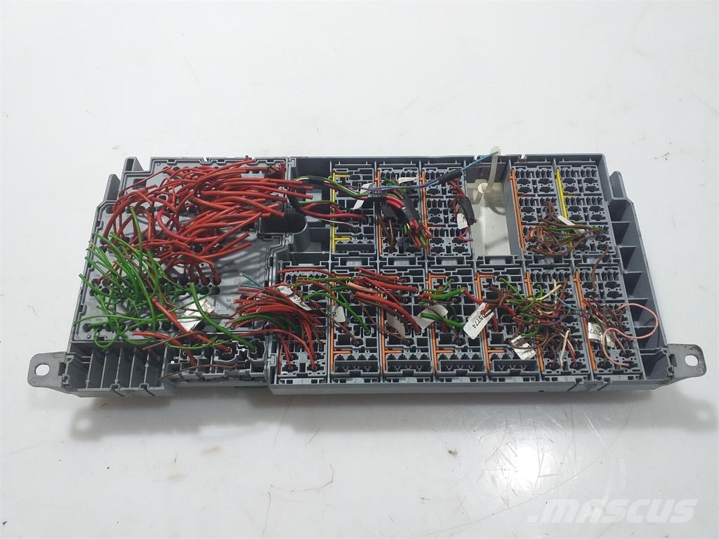 Iveco Cursor / F3GFL611 Placa de Circuitos Fusíveis Stra Ηλεκτρονικά