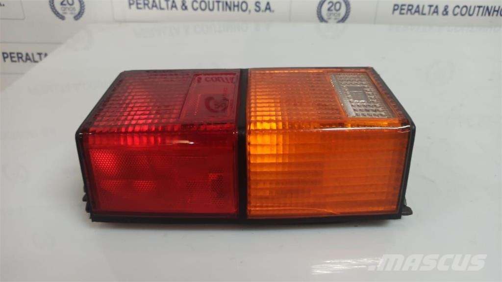 Jeep Cherokee Farolim Traseiro Esquerdo معدات النقل - غير ذلك