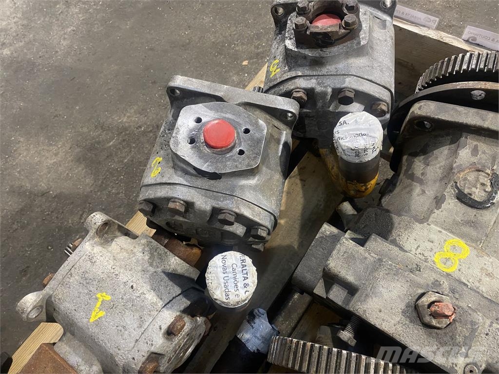 Komatsu D57S - 1 / 4D130 Bomba Hidráulica Hydraulika