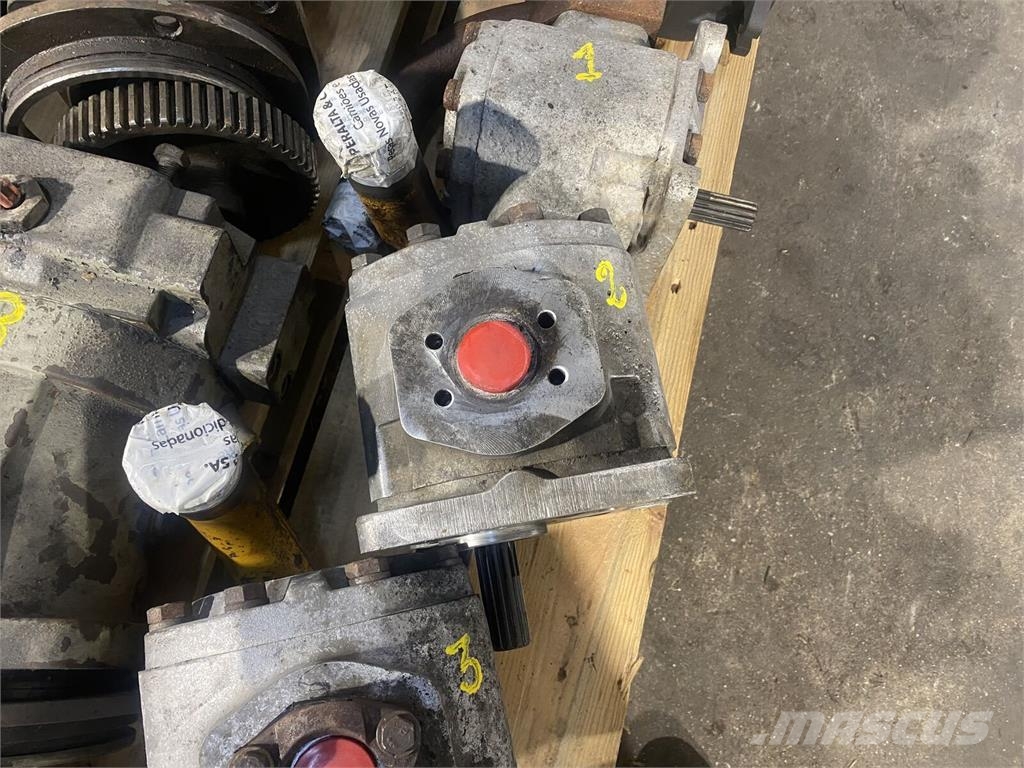 Komatsu D57S - 1 / 4D130 Bomba Hidráulica Hydraulika