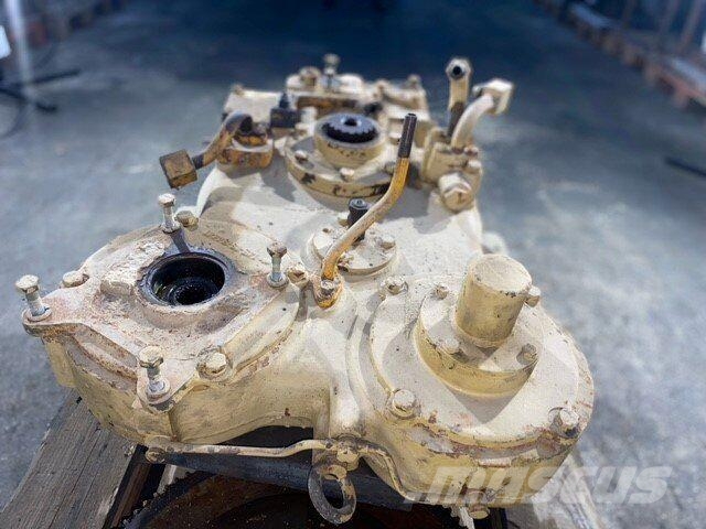 Komatsu / Make D75S-3 트랜스미션