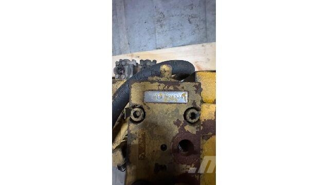 Komatsu PC200 - 3 Bomba Hidráulica - 3 Hidráulicos
