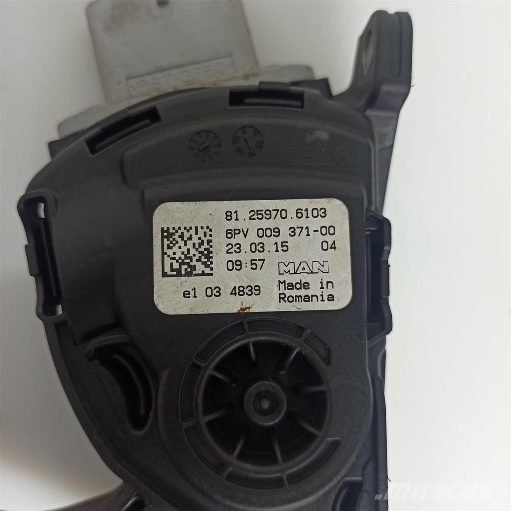 MAN TGS / D2066 Pedal do Acelerador com Sensor de Posi Elektronik