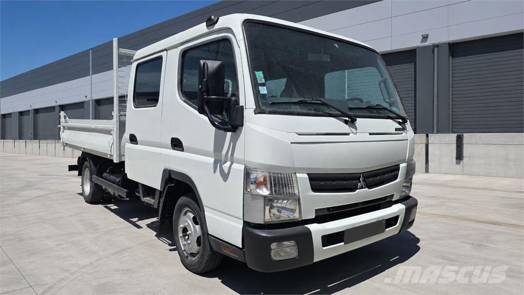 Mitsubishi Fuso com Cabine Dupla e Báscula - 2014 Cabinas
