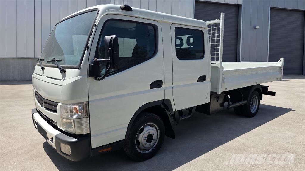 Mitsubishi Fuso com Cabine Dupla e Báscula - 2014 Cabinas